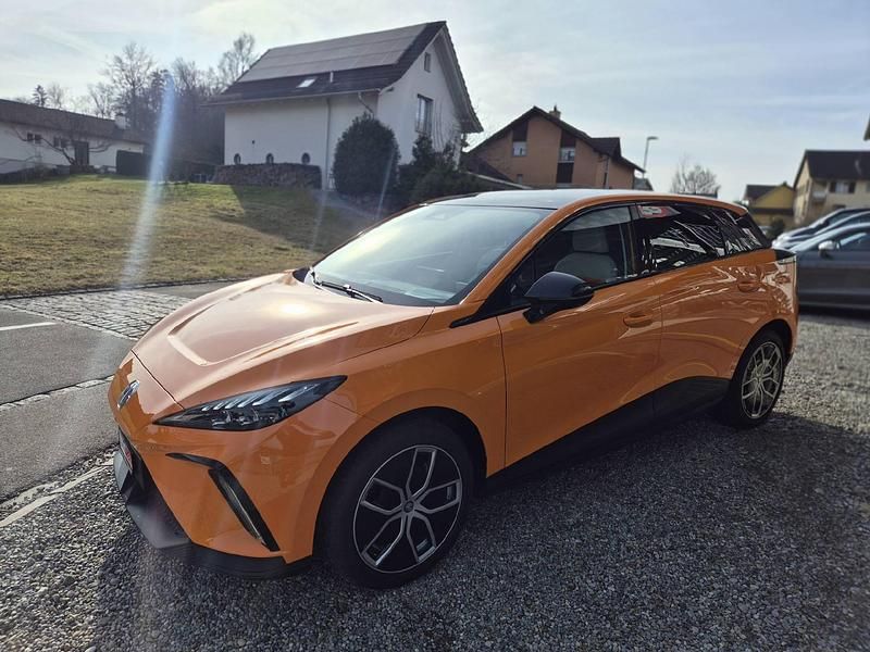 Gebraucht MG MG4 EV Trophy 180 kW (245 PS) 2024 Orange Kleinwagen