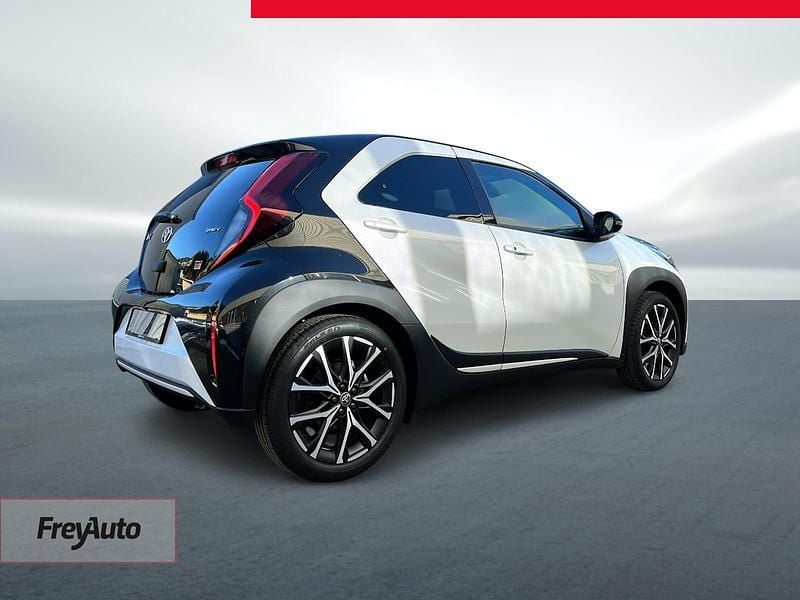 Neu Toyota Aygo X Sport 116 PS (85 kW) 2025 Weiss SUV