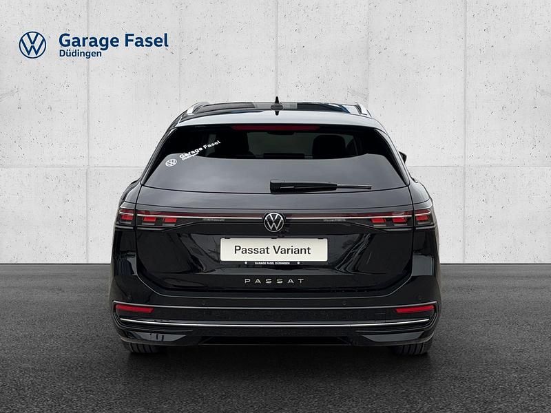 Gebraucht VW Passat Elegance 150 PS (110 kW) 2024 Schwarz Kombi