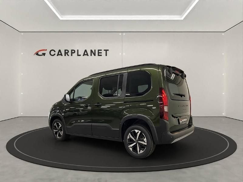 Neu Peugeot Rifter GT 131 PS (96 kW) 2025 Grün Van / Kleinbus