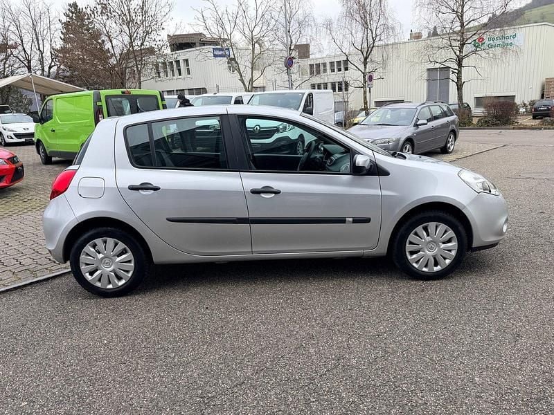 Gebraucht Renault Clio II 103 PS (75 kW) 2011 Kleinwagen