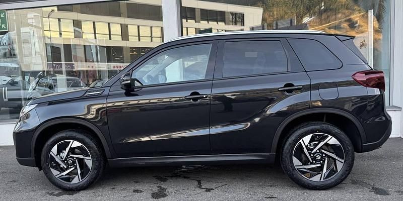 Neu Suzuki Vitara 110 PS (80 kW) 2025 Schwarz SUV