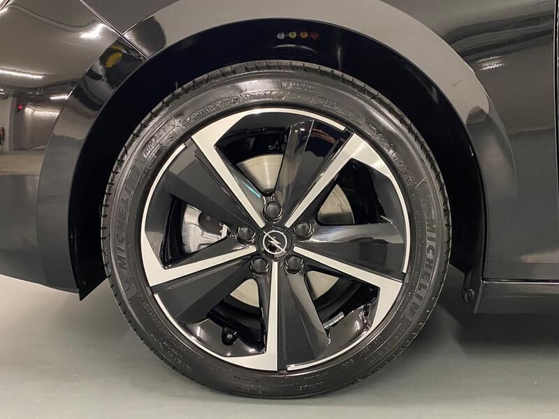 Neu Opel Astra 136 PS (100 kW) 2025 Schwarz Kombi