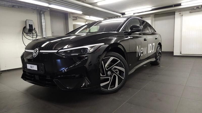 Gebraucht VW ID.7 Pro 210 kW (286 PS) 2023 Schwarz Kleinwagen