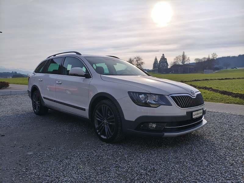Gebraucht Skoda Superb Ambiente 170 PS (125 kW) 2014 Weiss Kombi