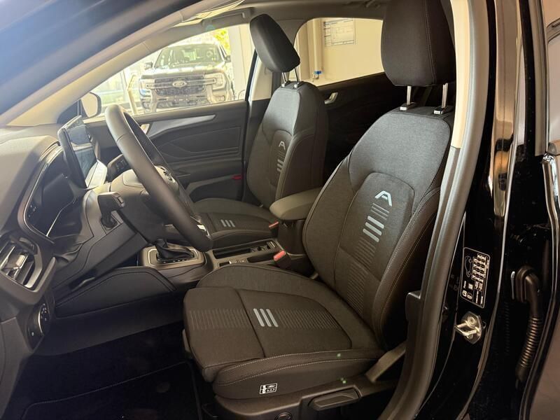 Neu Ford Focus Active X 155 PS (114 kW) 2025 Schwarz Limousine