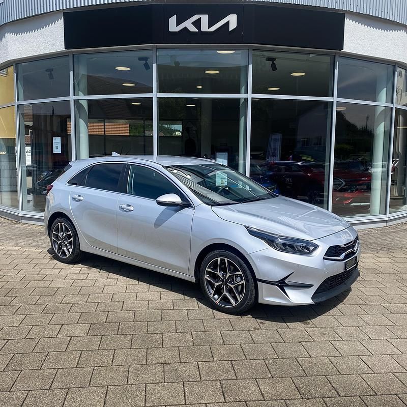 Silber Gebraucht 2024 Kia Ceed Kleinwagen | CHF 25’999 - Bild 1/4
