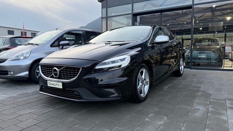 Gebraucht 2017 Volvo V40 Momentum Kombi | CHF 15’750 - Bild 1/4