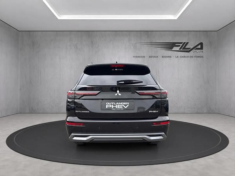 Neu Mitsubishi Outlander P-HEV Intense 306 PS (225 kW) 2025 Schwarz