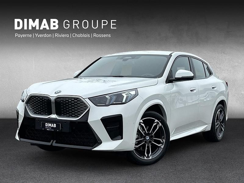 Neu BMW iX2 M Sport 150 kW (204 PS) 2025 Weiss SUV