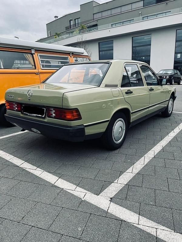 Gebraucht Mercedes 190 122 PS (89 kW) 1983 Limousine