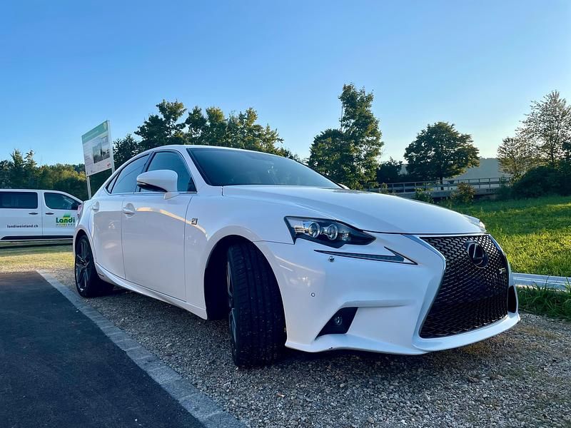 Gebraucht 2015 Lexus IS300h Sport Line | CHF 18’900 - Bild 1/4