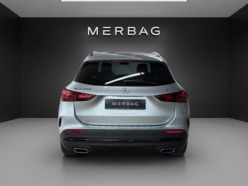 Neu Mercedes GLA250 224 PS (164 kW) 2026 Silber SUV