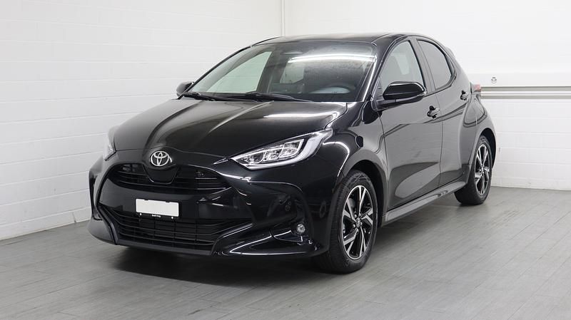 Schwarz Neu 2025 Toyota Yaris Hybrid Trend Limousine | CHF 28’800 (Etwas zu teuer) - Bild 1/4