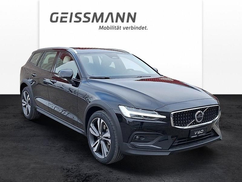Gebraucht Volvo V60 CC Ultimate 211 PS (155 kW) 2024 Schwarz Kombi