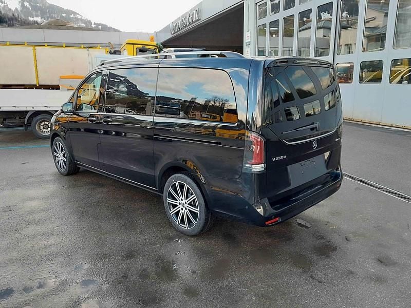 Gebraucht Mercedes V250 Style 190 PS (139 kW) 2025 Schwarz Van / Kleinbus