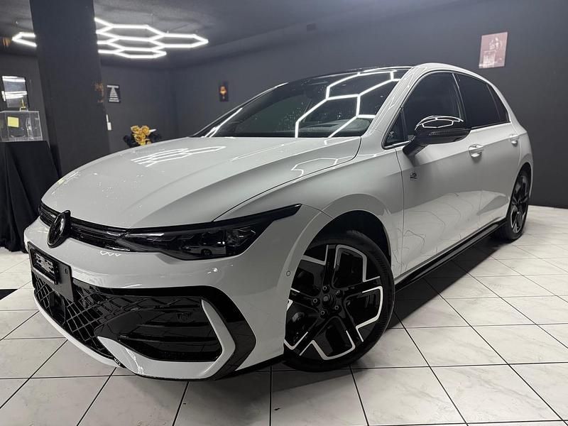 Neu VW Golf VIII R-line 150 PS (110 kW) 2025 Weiss Limousine