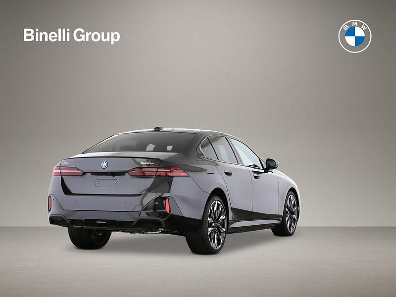 Neu BMW 550e Comfort Edition 489 PS (359 kW) 2025 Anthrazit Limousine