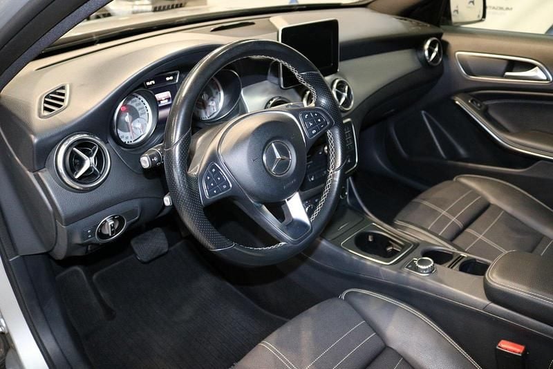 Gebraucht Mercedes GLA200 Urban 156 PS (114 kW) 2017 SUV