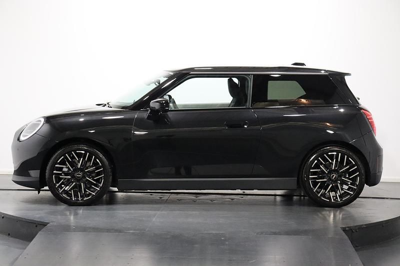 Gebraucht Mini Cooper SE 160 kW (218 PS) 2025 Schwarz Kleinwagen