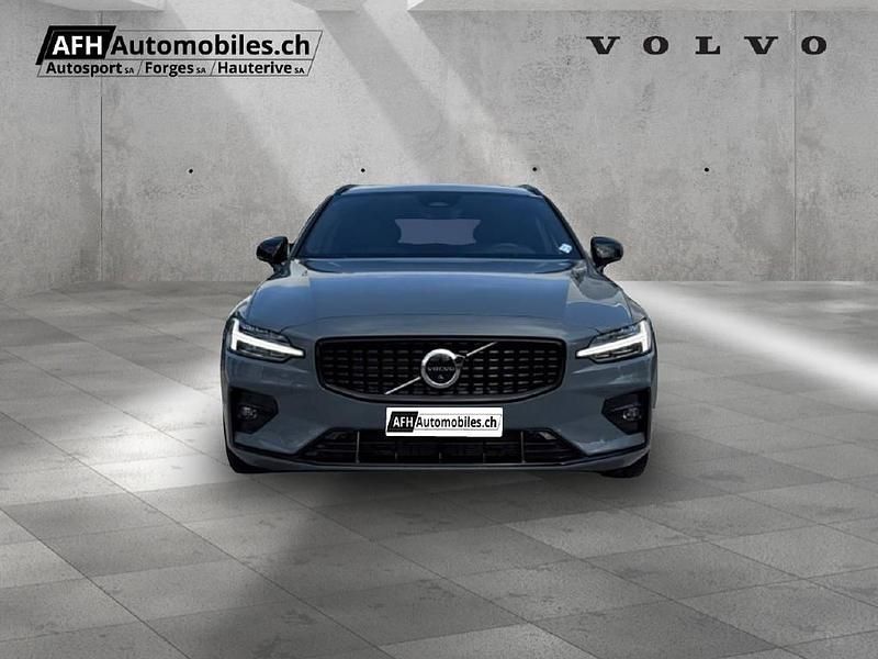 Gebraucht Volvo V60 Ultimate 264 PS (194 kW) 2024 Grau Kombi