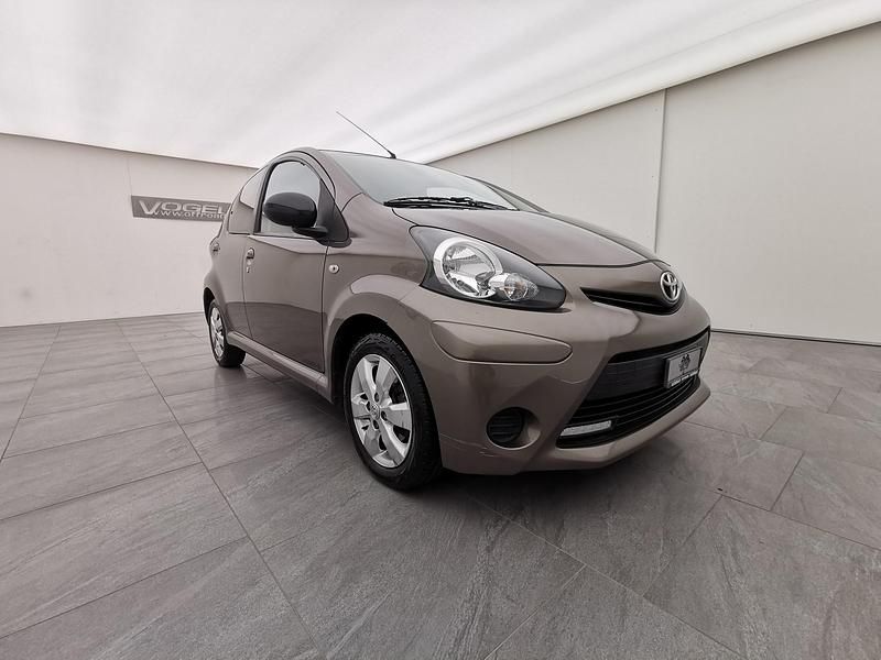 Gebraucht Toyota Aygo Luna 68 PS (50 kW) 2014 Grau Kleinwagen