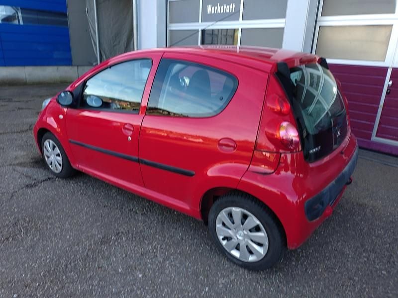 Gebraucht Peugeot 107 68 PS (50 kW) 2009 Kleinwagen