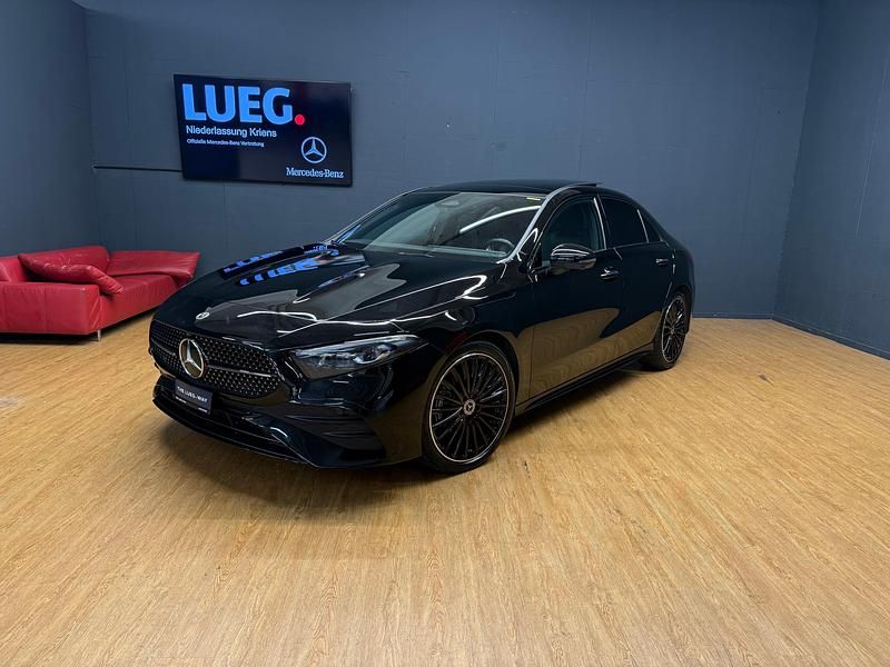 Gebraucht Mercedes A200 AMG 163 PS (119 kW) 2024 Schwarz Limousine