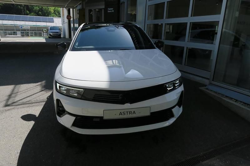 Weiss Gebraucht 2024 Opel Astra Ultimate Limousine | CHF 37’890 (Fairer Preis) - Bild 1/4