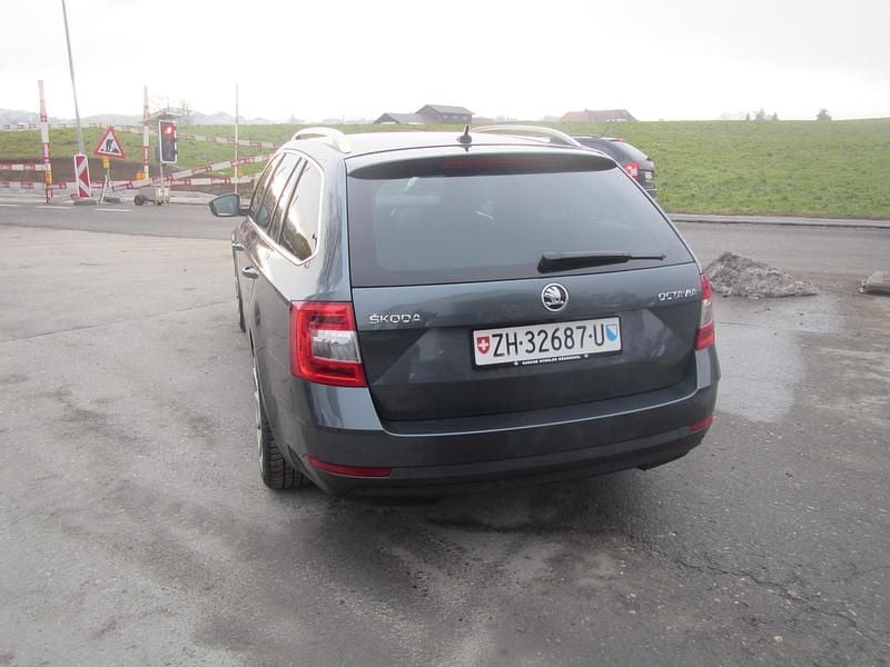 Gebraucht Skoda Octavia Ambition 190 PS (139 kW) 2018 Grau Kombi