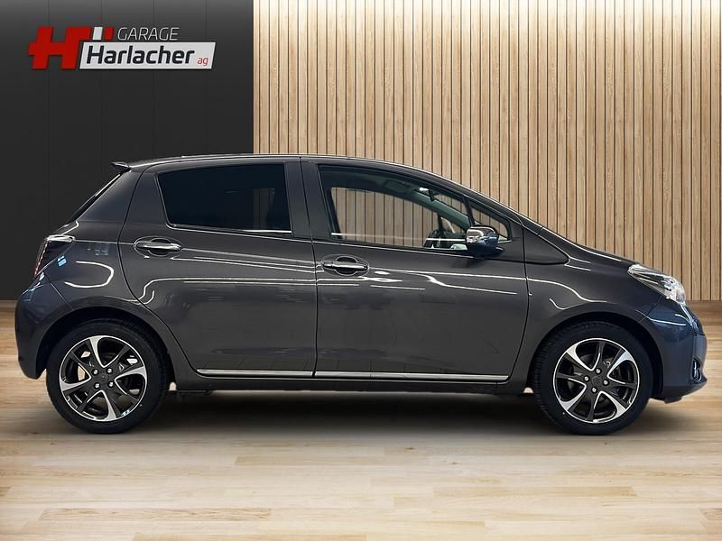 Gebraucht Toyota Yaris Trend 99 PS (72 kW) 2014 Anthrazit Limousine