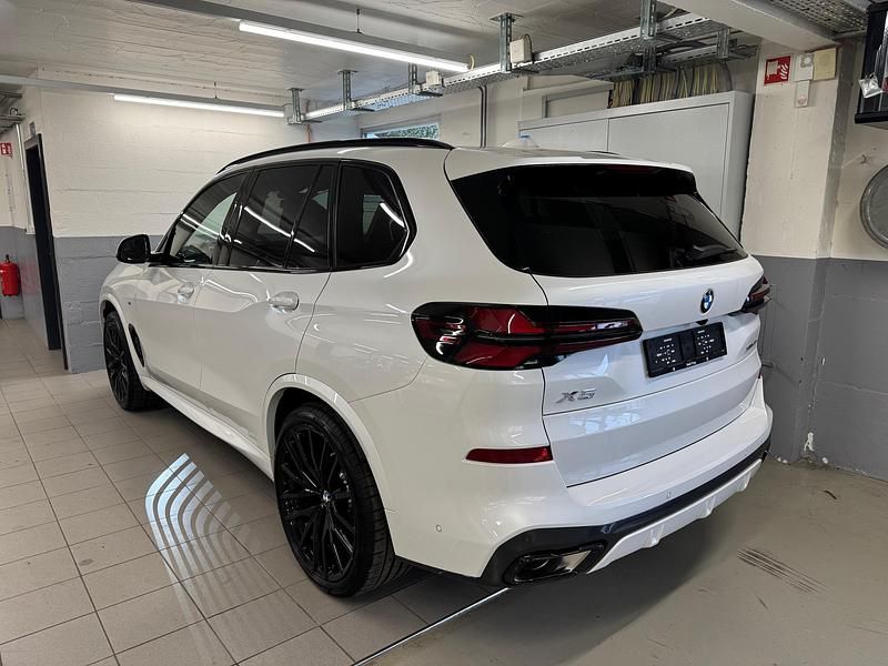 Neu BMW X5 Comfort Edition 298 PS (219 kW) 2026 Weiss SUV