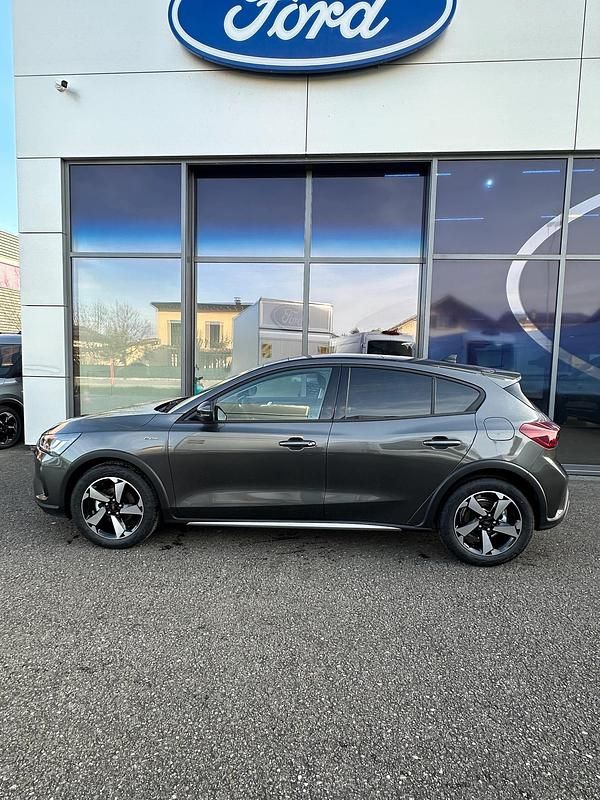 Neu Ford Focus Active X 155 PS (114 kW) 2025 Grau Limousine