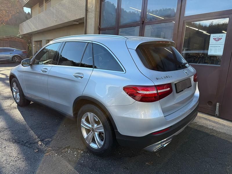 Gebraucht Mercedes GLC250 204 PS (150 kW) 2019