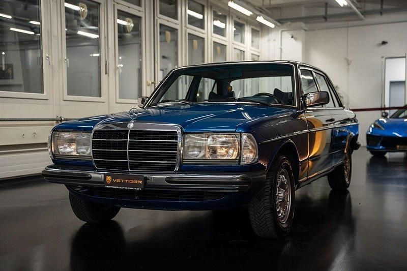 Gebraucht Mercedes 250 129 PS (94 kW) 1978 Limousine
