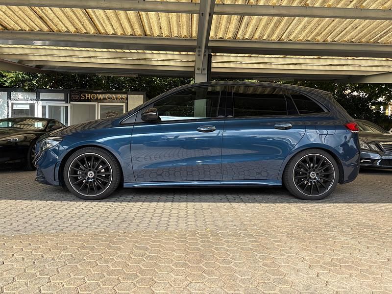 Gebraucht 2019 Mercedes B200 AMG line Van / Kleinbus | CHF 25’900 - Bild 1/4