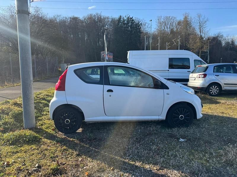 Gebraucht Peugeot 107 68 PS (50 kW) 2008 Kleinwagen