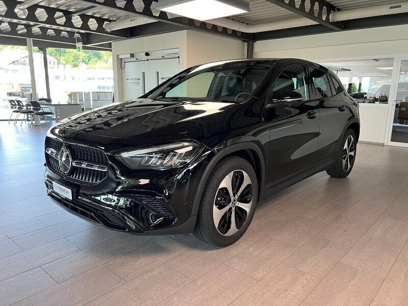 Neu Mercedes GLA200 Night 163 PS (119 kW) 2025 SUV