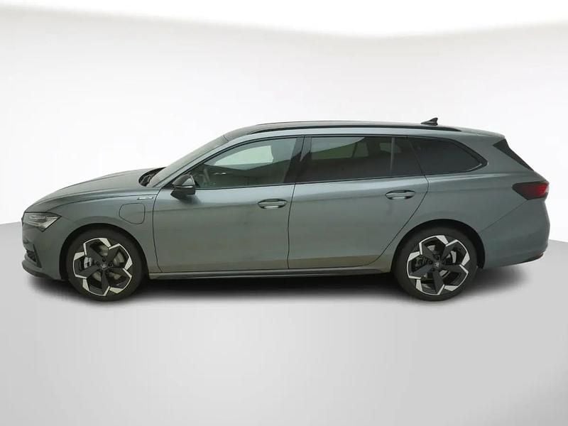 Neu Skoda Superb SportLine 204 PS (150 kW) 2025 Weiss