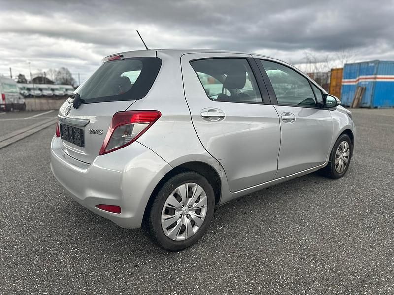 Gebraucht Toyota Yaris Premium 99 PS (72 kW) 2013 Kleinwagen