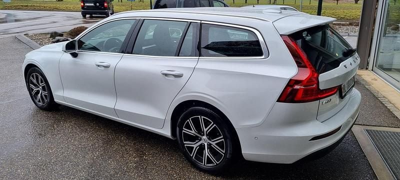 Gebraucht Volvo V60 Momentum 150 PS (110 kW) 2020 Kombi