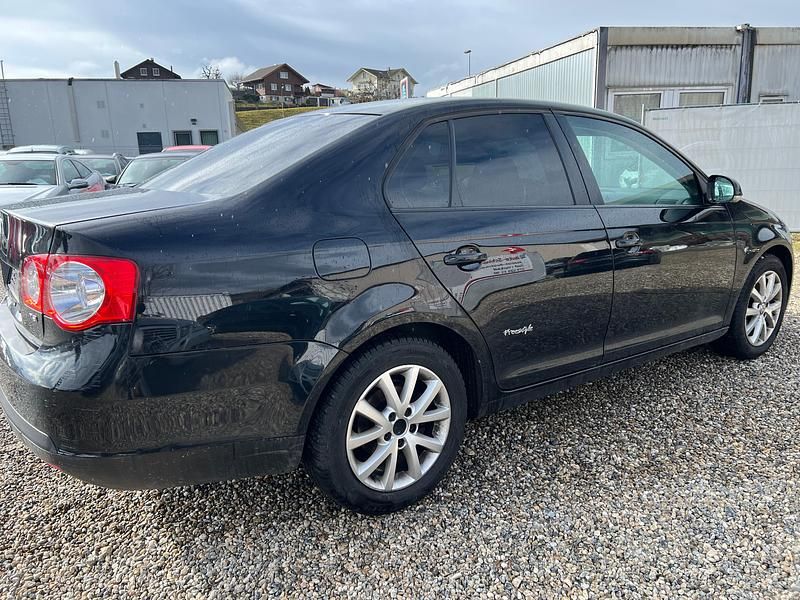 Gebraucht VW Jetta Highline 122 PS (89 kW) 2009 Limousine