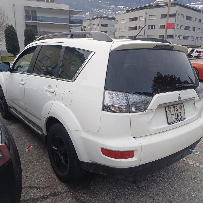 Gebraucht Mitsubishi Outlander Invite 156 PS (114 kW) 2013 SUV