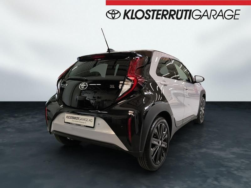 Neu Toyota Aygo X Edition 72 PS (52 kW) 2025 Silber SUV
