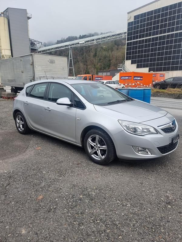 Gebraucht Opel Astra Enjoy 115 PS (84 kW) 2010