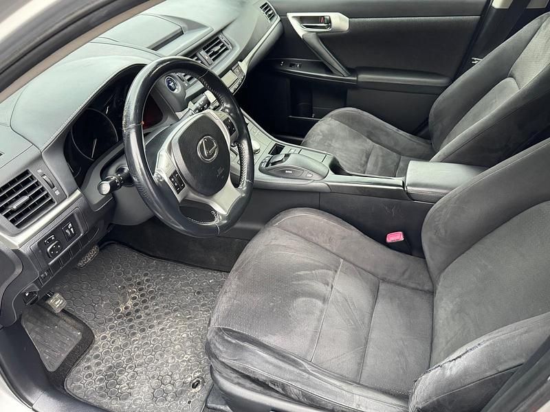 Gebraucht Lexus CT200h 136 PS (100 kW) 2012
