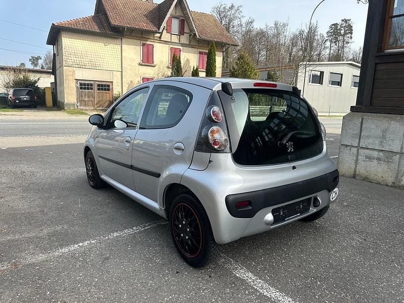 Gebraucht Peugeot 107 68 PS (50 kW) 2010 Kleinwagen