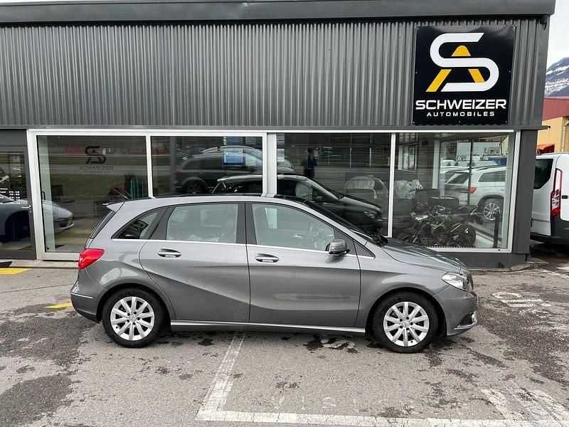 Anthrazit Gebraucht 2012 Mercedes B200 Van / Kleinbus | CHF 13’500 (Teuer) - Bild 1/4