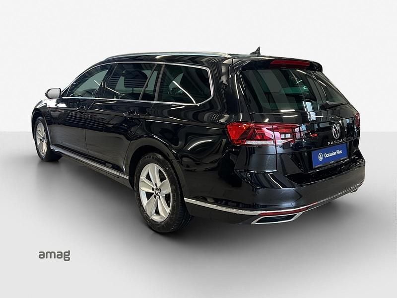 Gebraucht VW Passat Elegance 200 PS (147 kW) 2023 Deep black nacré Kombi