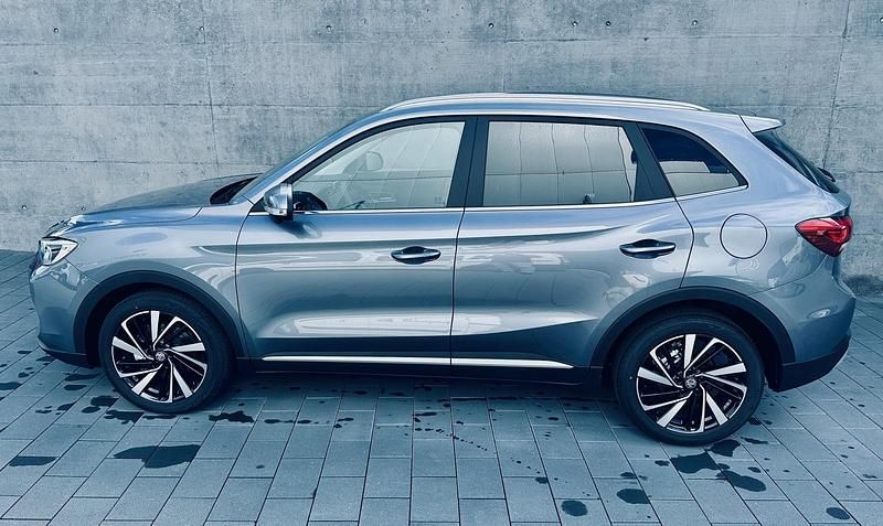 Neu MG ZS Luxury 197 PS (144 kW) 2026 Grau SUV